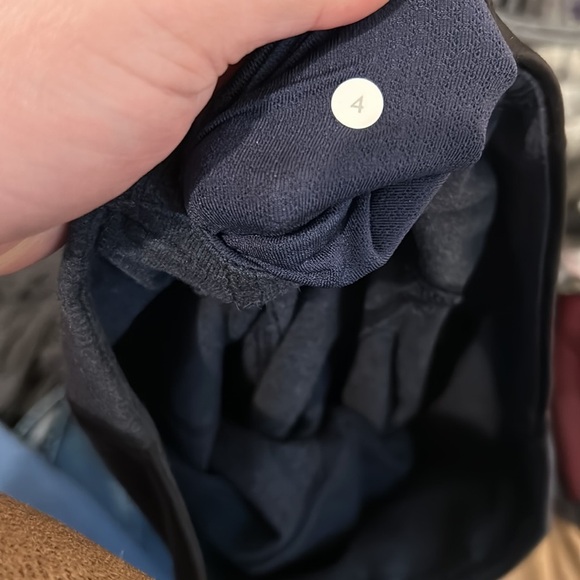 Lululemon Motivate Crop Heathered Inkwell / Black size 4 - Picture 13 of 13